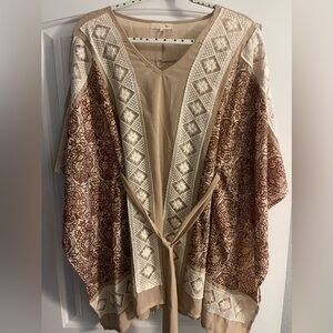 Ryu top cream and white